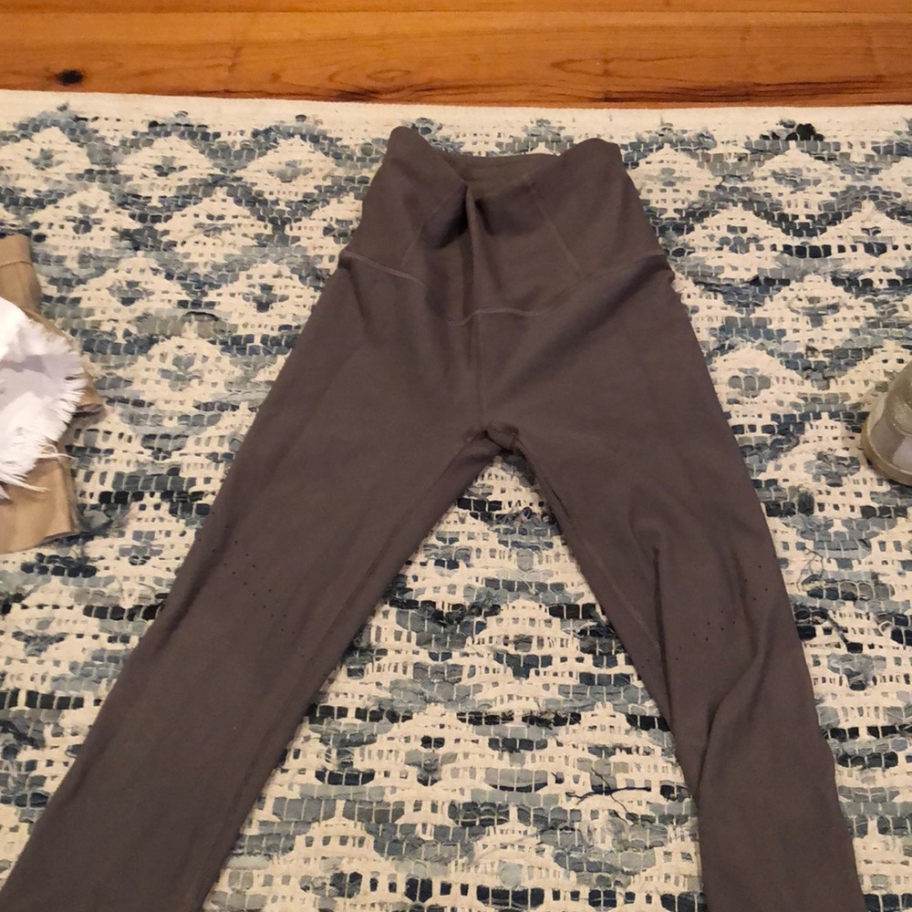 grayish purple lulu leggings runs a little bit small size 4